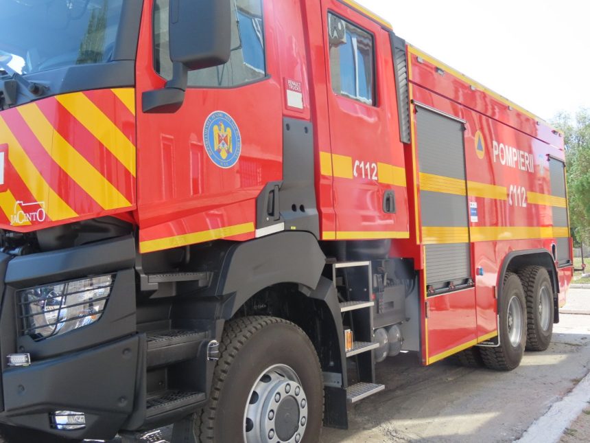 un autoturism s a scufundat in dunare pompierii au intervenit de urgenta la fata locului 67d8385a3c888