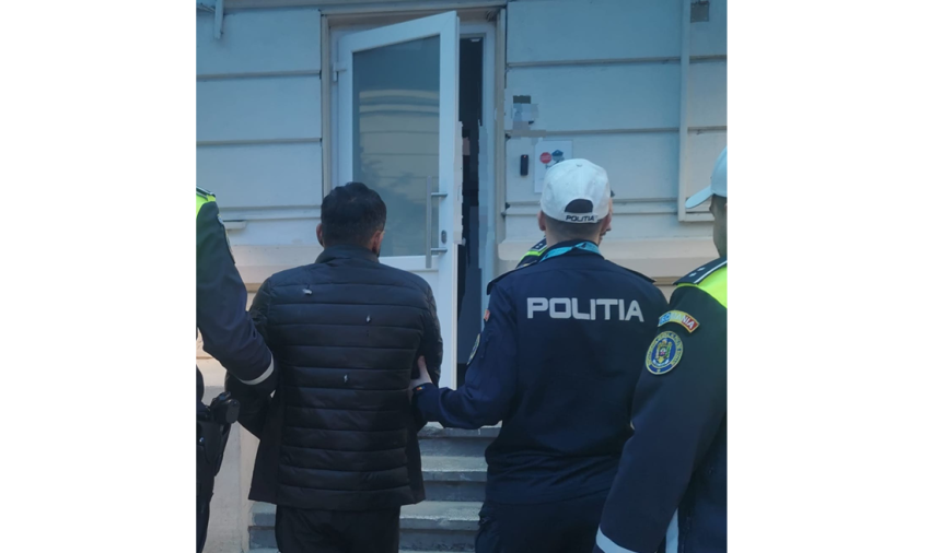 Un bărbat fără permis a fost reținut după ce a fost prins la volan pe DN2A și a încercat să fugă de polițiști. 1 un barbat fara permis a fost retinut dupa ce fost prins la volan pe dn2a si a fugit de politisti 67d00ffd8276e