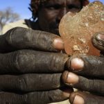 Un ingredient esențial din Coca-Cola, bomboane M&M's și rujuri L'Oreal este subiectul contrabandei în Sudanul afectat de război. 3 un ingredient esential din coca cola bomboane mms si rujuri loreal este obiectul contrabandei din sudanul devastat de razboi 67c6d2d1a23ad