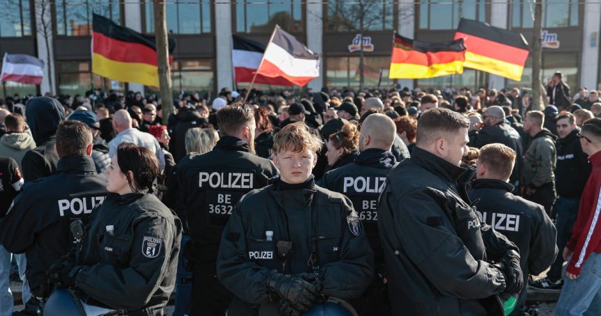 un mars neonazist a fost anulat in germania din cauza contramanifestatiilor de pe traseu 67dff974210fc