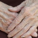 Un medic de 55 de ani afirmă că este mai sănătos decât acum 20 de ani și oferă un sfat pentru cei care doresc să îmbătrânească sănătos. 3 un medic de 55 de ani spune ca e mai sanatos decat acum 20 de ani si are un sfat pentru cei care vor sa imbatraneasca sanatos 67cc3d798ebac