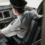 un pilot a fost descoperit beat chiar inainte de a se urca la bordul avionului politistii l au retinut pe un aeroport din stockholm 67c9a182bb5a7
