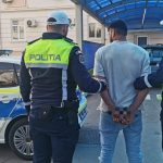 un sofer prins pe strada eliberarii din constanta conducand beat si fara permis retinut de politisti 67cee1a57fe36