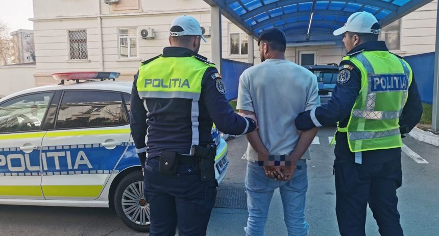 un sofer prins pe strada eliberarii din constanta conducand beat si fara permis retinut de politisti 67cee1a57fe36