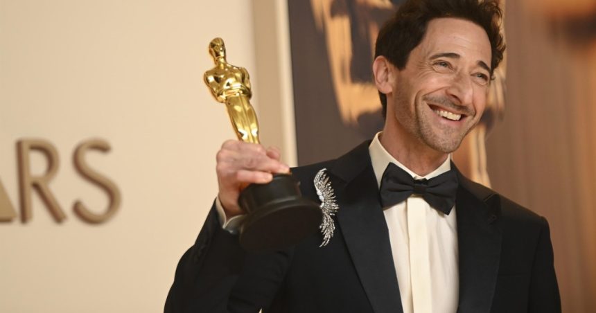 Actorul Adrien Brody a doborât un record vechi de 80 de ani pentru cel mai lung discurs la gala premiilor Oscar 1 video actorul adrien brody a doborat un record vechi de 80 de ani pentru cel mai lung discurs la gala premiilor oscar 67d6f462eb32e