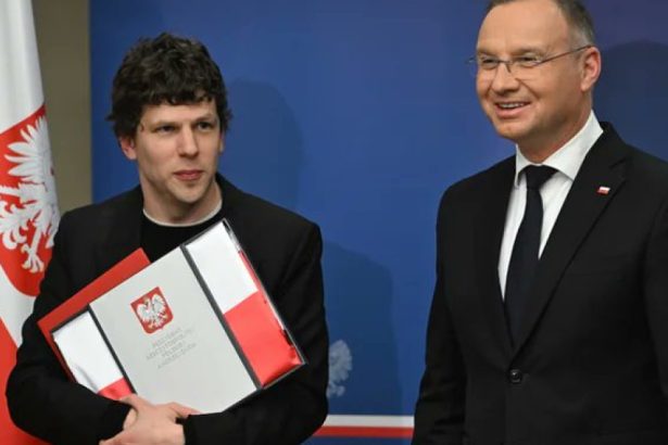 video actorul american jesse eisenberg a primit cetatenia poloneza 67c887f8de11e