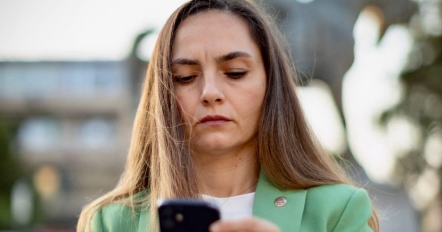 video anamaria gavrila a chemat politia sustinand ca e agresata de jurnalisti politistii au sanctionat o insa tot pe ea 67dada334e3d8