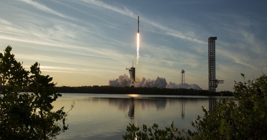 video astronautii nasa blocati pe statia spatiala mai aproape de revenirea pe pamant misiune spacex lansata pentru a i aduce acasa 67d535361373d