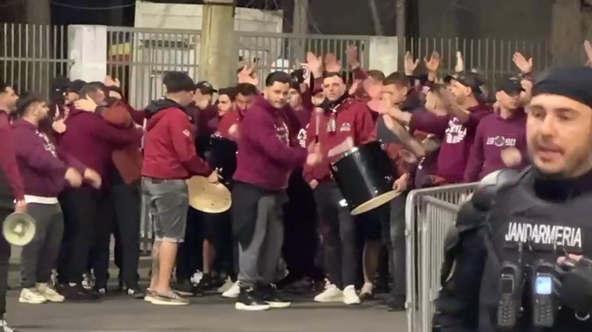 Atmosferă sud-americană la Arena Națională! Fanii lui Rapid au bătut tarabana înainte de derby-ul cu FCSB 1 video atmosfera sud americana la arena nationala fanii lui rapid au batut tarabana inainte de derby ul cu fcsb 67d719df9a747