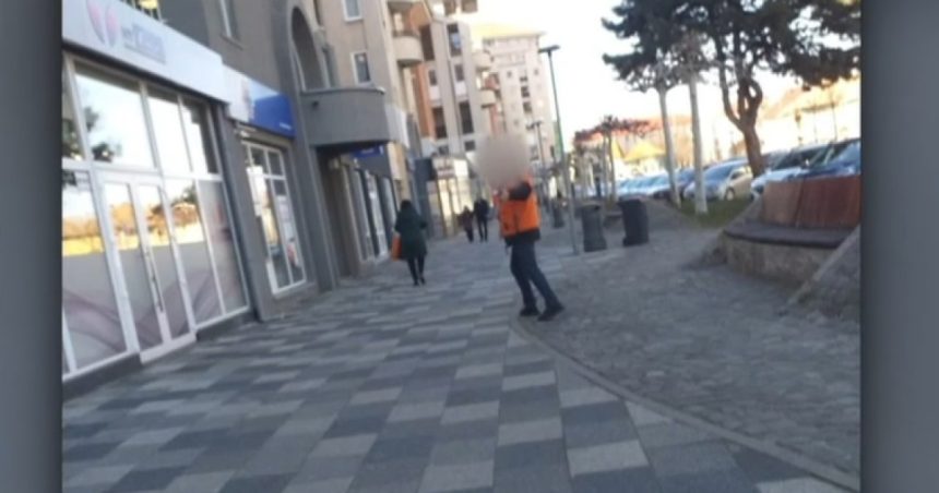 Bărbat acuzat că a lovit o femeie gravidă pe stradă s-a predat la Poliție după ce imaginea sa a fost făcută publică. Ce spune el 1 video barbat acuzat ca a lovit o femeie gravida pe strada s a predat la politie dupa ce fotografia sa a fost facuta publica ce spun el 67dc080c59339