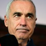 video calin georgescu a mers la politie de ziua lui pentru a semna controlul judiciar sustinatorii sai i au cantat in cor la multi ani 67e3edb58c22e