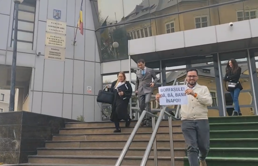 Când dați banii înapoi, domnule primar: Schimb de replici acide în fața Tribunalului între Cristian Radu și opoziție. 1 video cand dati banii inapoi domnule primar schimb de replici acide in fata tribunalului intre cristian radu si opozitie 67e400aebee05