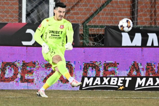video catalin cabuz ederson de romania la meciul 200 in superliga portarul lui fc hermannstadt a dat pasa de gol in 1 0 cu rapid 67cd75dce1331
