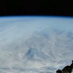 video cei patru astronauti plecati vineri de pe terra la bordul capsulei crew dragon a spacex au ajuns pe statia spatiala internationala 67d69bcc9797c