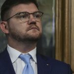 video consultatul lui calin georgescu renunta la candidatura anton pisaroglu da vina pe george simion si anamaria gavrila pentru decizie 67d59af1c66a3