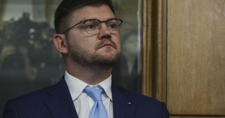 Consultatul lui Călin Georgescu renunță la candidatură, Anton Pisaroglu acuză pe George Simion și Anamaria Gavrilă pentru decizie. 1 video consultatul lui calin georgescu renunta la candidatura anton pisaroglu da vina pe george simion si anamaria gavrila pentru decizie 67d59af1c66a3