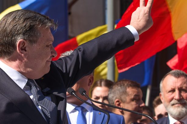 video crin antonescu e de acord cu reducerea parlamentului la 300 de membri micsorarea va duce la cresterea importantei parlamentului 67d84f6adfecc