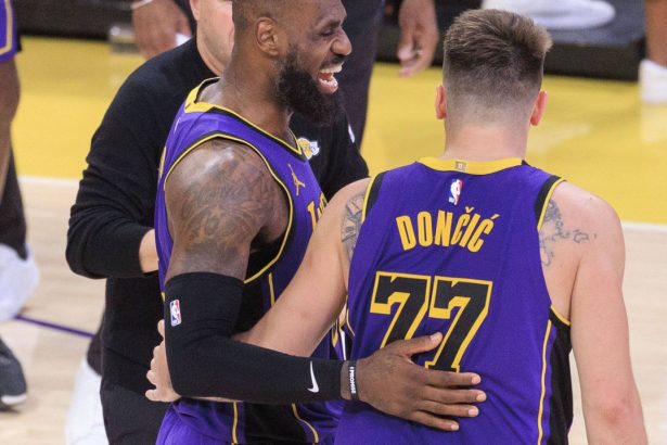 video cum ar fi sa se opreasca acum lebron james a ajuns la fix 49 999 de puncte inscrise in nba 67c59074ef434