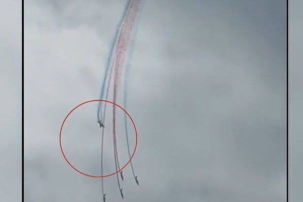 video doua avioane s au ciocnit in timpul unui exercitiu al unei unitati de elita a armatei in franta momentul impactului 67e3dfa31180a