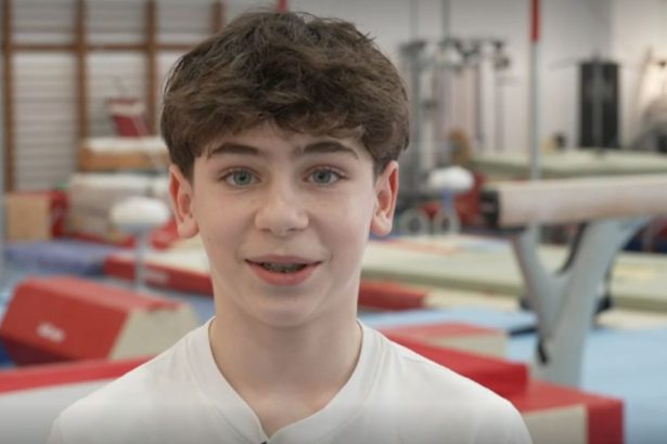 video exclusiv campania pro tv vreau sa fiu mare asa tata asa fiu alex baiaul lui marius urzica este copilul minune din gimnastica romaneasca epi 67d04d7d24f12
