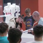 video exclusiv radu dragusin coplesit de emotii cand a auzit intrebarea unui copil mi s a facut pielea de gaina pentru asta o sa ti ofer tricoul meu 67dc66e87c139