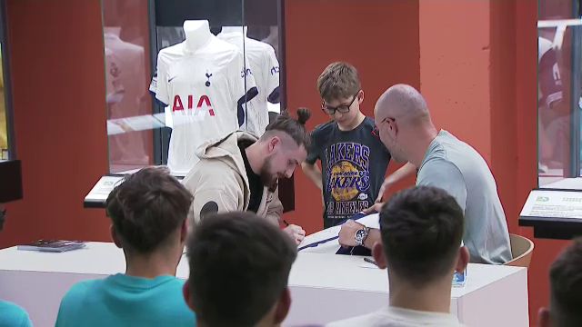 video exclusiv radu dragusin coplesit de emotii cand a auzit intrebarea unui copil mi s a facut pielea de gaina pentru asta o sa ti ofer tricoul meu 67dc66e87c139