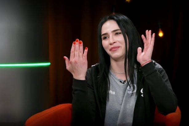 video exclusiv sacrificiile sportului de performanta a ramas cu degetul deformat si il leaga cu leucoplast inaintea meciurilor 67e92561b5f2c