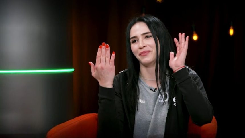 Sacrificiile sportului de performanță: A rămas cu degetul deformat și îl leagă cu leucoplast înaintea meciurilor. 1 video exclusiv sacrificiile sportului de performanta a ramas cu degetul deformat si il leaga cu leucoplast inaintea meciurilor 67e92561b5f2c