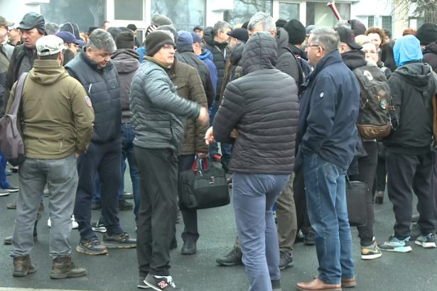 video greva de avertisment la iar ghimbav angajatii contesta modificarile bonusului de pensionare impuse prin ordonanta trenulet 67d295b167a53