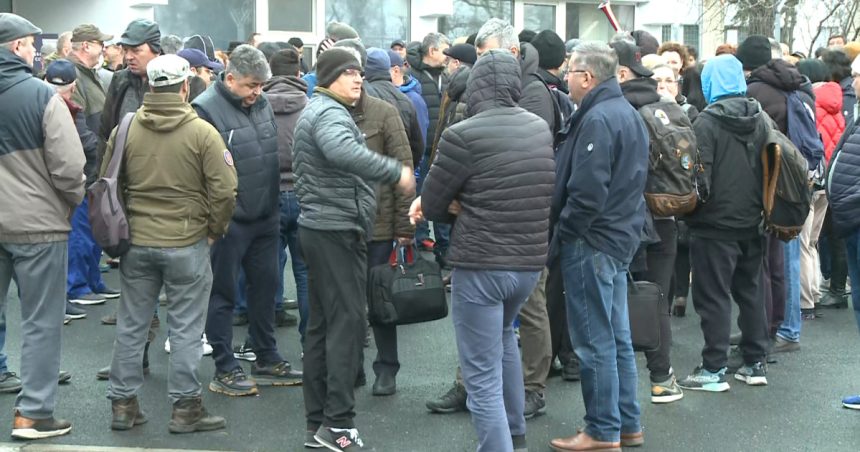 Grevă de avertisment la IAR Ghimbav: angajații contestă modificările bonusului de pensionare impuse prin „ordonanța trenuleț” 1 video greva de avertisment la iar ghimbav angajatii contesta modificarile bonusului de pensionare impuse prin ordonanta trenulet 67d295b167a53