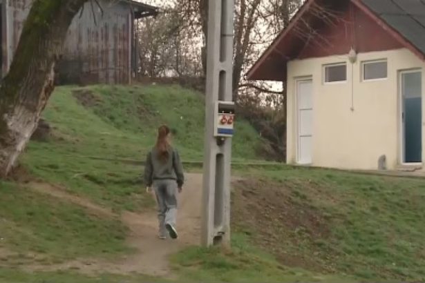 video mii de elevi din romania merg inca la toaleta din curte responsabilii isi paseaza reciproc vina edil nu e numai treaba primarului 67e40d312b2be