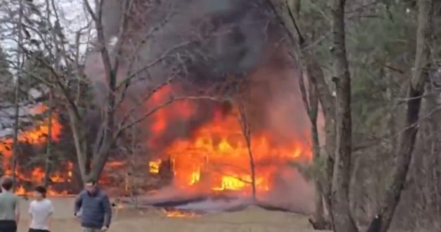 video momentul in care un avion se prabuseste peste o casa nu a existat niciun supravietuitor la bord 67e90e43b704e
