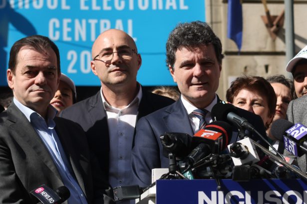 video nicusor dan insotit de un fost colonel sri in campania electorala este o activitate de voluntariat 67d957da5a6c8