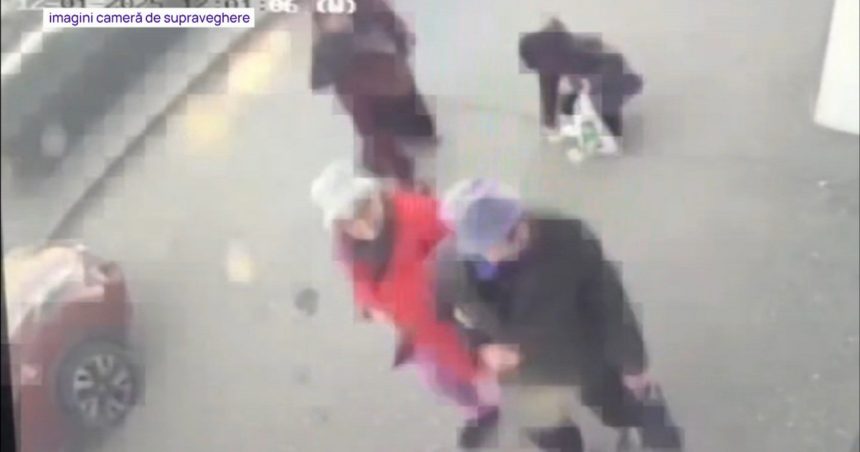 O bătrână a fost tâlhărită pe o stradă din Craiova de două femei, după ce a scăpat bani pe jos, moment surprins de camerele din zonă. 1 video o batrana a fost talharita pe o strada din craiova de doua femei dupa ce a scapat bani pe jos momentul surprins de camerele din zona 67c83b2727ca1