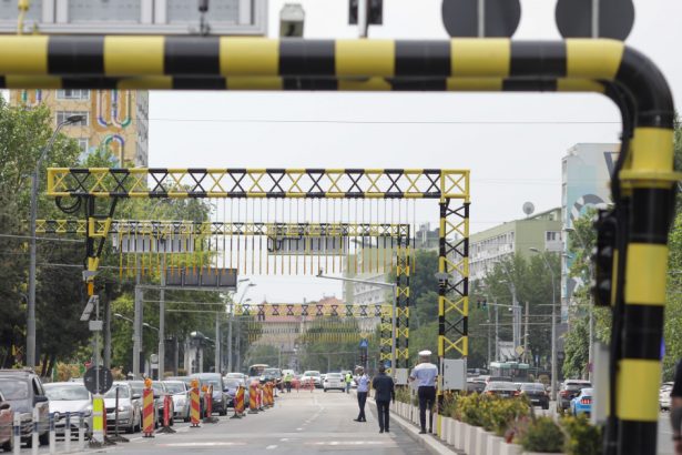 video o cisterna gpl a ramas blocata intr una dintre portile de gabarit ale pasajului unirii din capitala 67d3f52f0f3a9