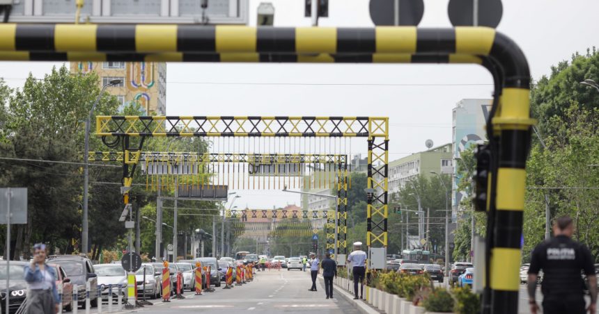 video o cisterna gpl a ramas blocata intr una dintre portile de gabarit ale pasajului unirii din capitala 67d3f52f0f3a9
