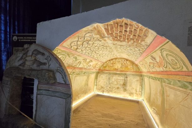 video o replica a mormantului pictat de tip hypogeu la muzeul de istorie nationala si arheologie constanta 67d757fcc3ac3