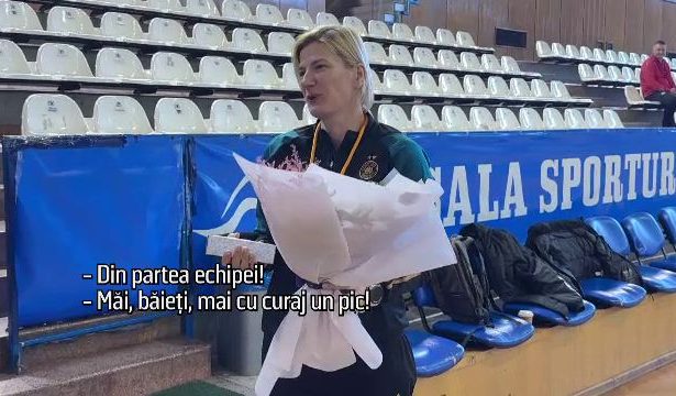 video prima femeie antrenor la o echipa de baieti carmen amariei rasfatata de 8 martie 67cc013e0fbd9