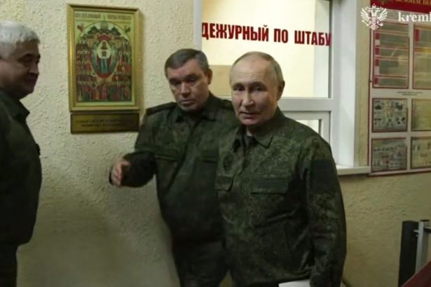 video putin si a vizitat trupele din kursk seful armatei ruse i a spus ca ucrainenii din regiune sunt inconjurati 67d1f72d81fd4