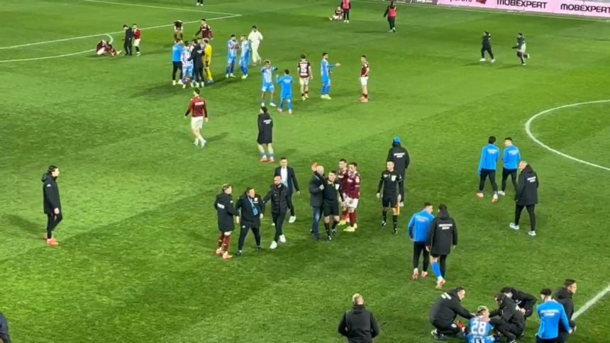 Scandal după Rapid – Universitatea Craiova! Șumudică și Petrila i-au cerut socoteală lui Kovacs! Ce a urmat 1 video scandal dupa rapid universitatea craiova sumudica si petrila i au cerut socoteala lui kovacs ce a urmat 67e85ce164070
