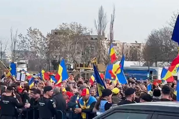 video sediul ccr pazit de spp si jandarmerie sute de sustinatori ai lui calin georgescu protesteaza afara 67d067cf6e195
