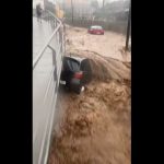 video tata pleaca masina spania lovita din nou de inundatii zeci de oameni salvati si autoturisme luate de apa autoritatile in alerta 67c8418734211