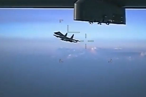 video un avion de lupta rusesc se apropie periculos de o drona franceza o actiune intentionata si agresiva 67c75d0e310b9