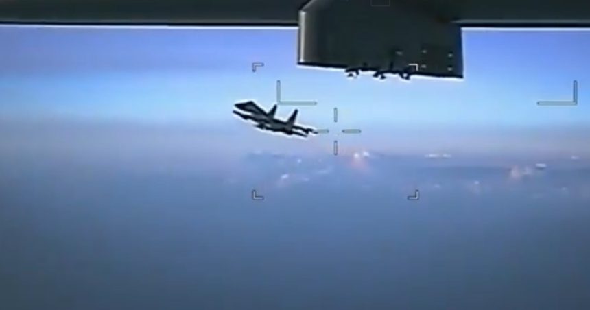 video un avion de lupta rusesc se apropie periculos de o drona franceza o actiune intentionata si agresiva 67c75d0e310b9