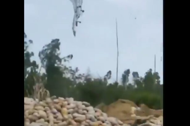 video un avion militar s a prabusit in china in timpul unui antrenament pilotul s a salvat in ultima clipa 67d5ba69d0d05