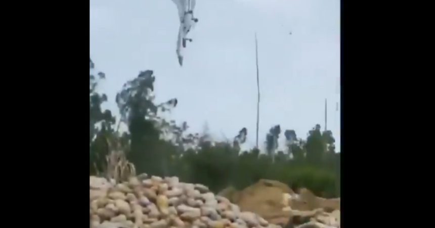 video un avion militar s a prabusit in china in timpul unui antrenament pilotul s a salvat in ultima clipa 67d5ba69d0d05