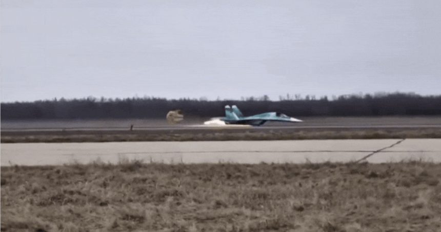 video un bombardier rusesc su 34 aterizeaza pe burta dupa ce trenul de aterizare nu s a deschis 67dfd9ca9c5b7