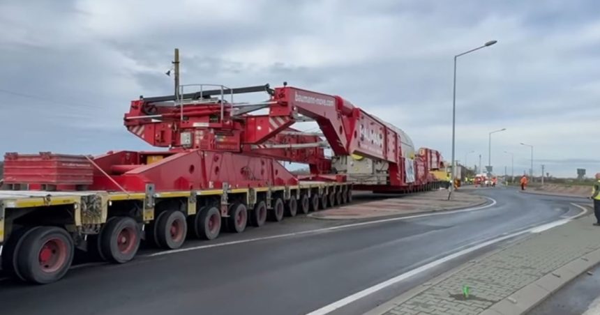 video un nou transport agabaritic de mari dimensiuni cu greutatea de 788 tone a intrat in romania ce traseu va parcurge 67d43ef01d31e