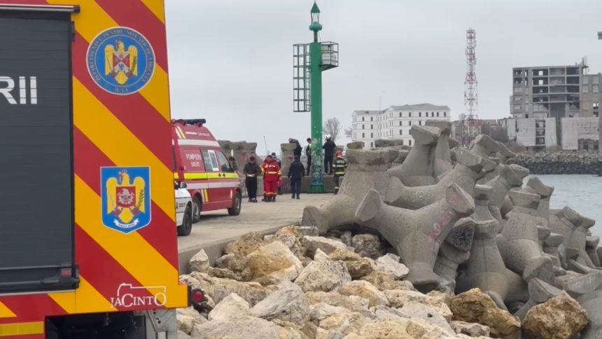 Un tânăr a fost salvat după ce a încercat să se sinucidă în zona Portului Tomis. 1 video un tanar a fost salvat dupa ce a intentionat sa se sinucida in zona portului tomis 67d8250d5e595