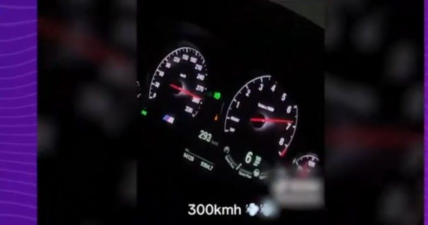 Un tânăr de 20 de ani s-a filmat conducând cu 300 km/h pe o autostradă în Spania, imaginile devenind virale. 1 video un tanar de 20 de ani s a filmat in timp ce conducea cu 300 km h pe o autostrada in spania imaginile s au viralizat rapid 67d5c1688cebe